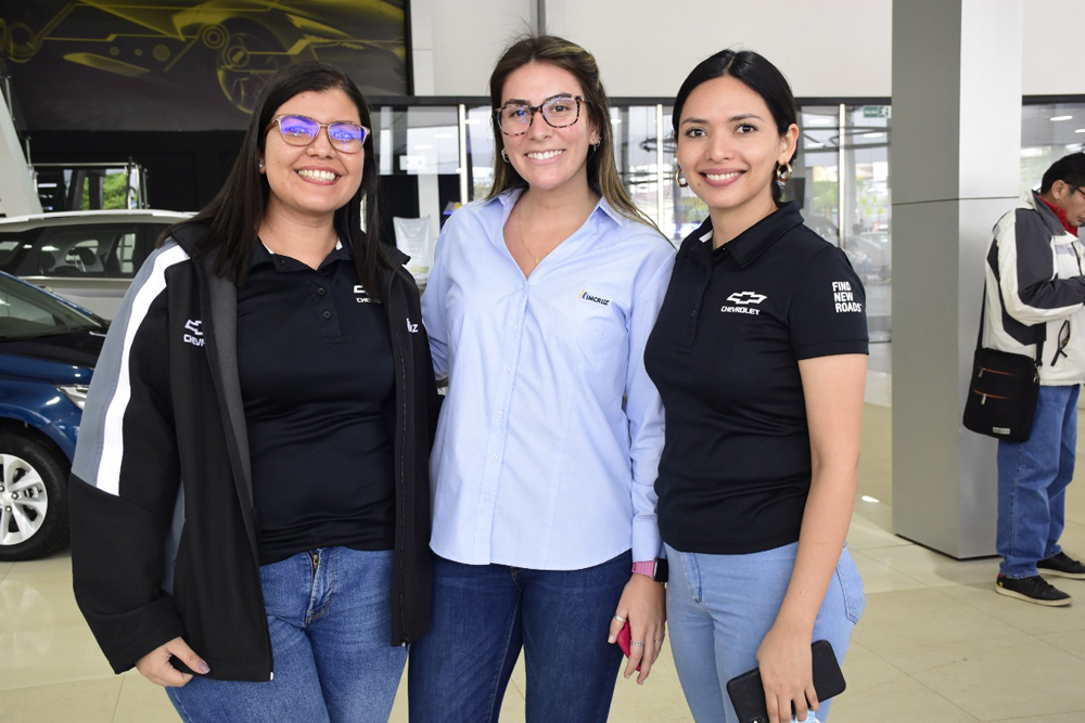 Eliana Vargas gestor comercial Chevrolet Carolina Lopez gestor marcha JAC y Alejandra Garcia gestor de mark