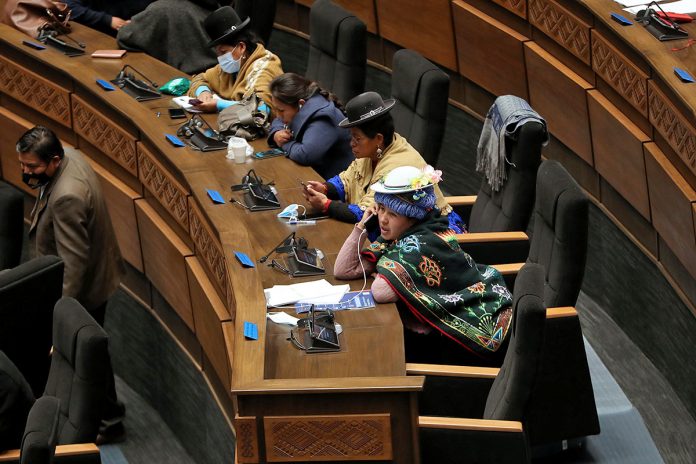 parlamentarias asisten a la última sesión del año del parlamento