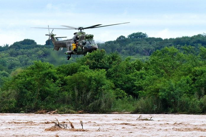 rescate de personas atrapadas en el río Piraí