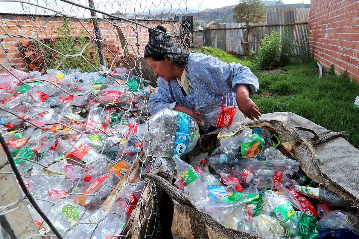 ERUM: Reciclaje de residuos plásticos urbanos para perchas