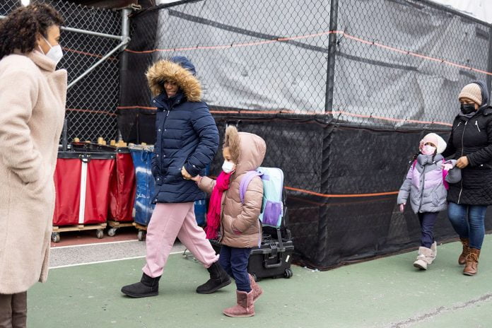 niños son llevados al colegio en Nueva York