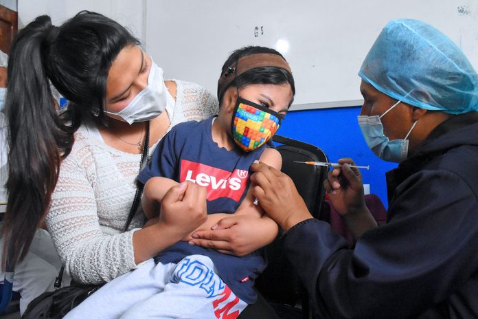 vacunación contra la covid-19 a niños de 5 a 11 años en La Paz