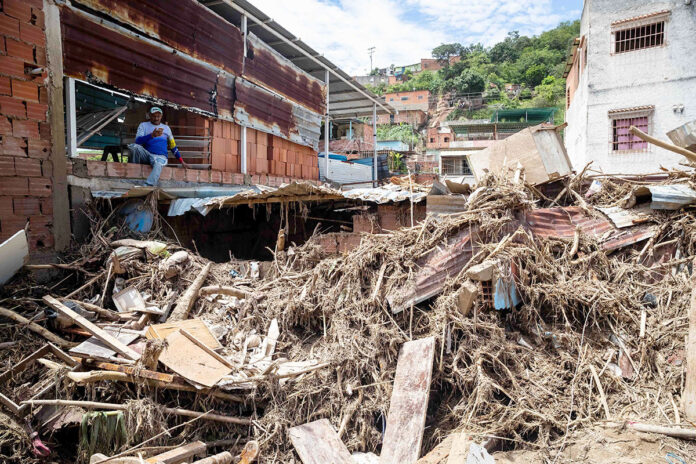 lluvias provocan inundaciones y derrumbes en Venezuela