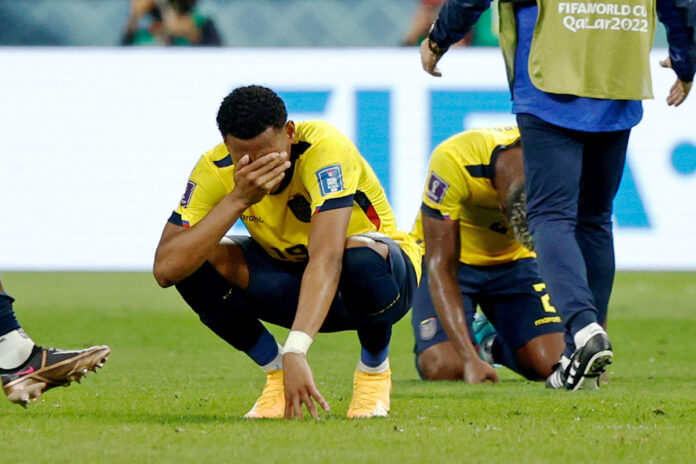 jugadores de Ecuador se lamentan