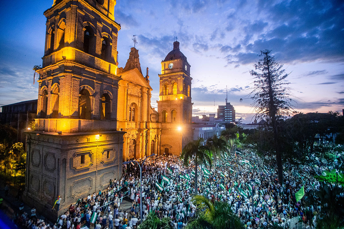 Santa Cruz plantea causa nacional para recuperar la democracia