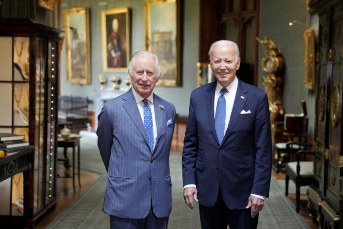 Carlos III y Joe Biden